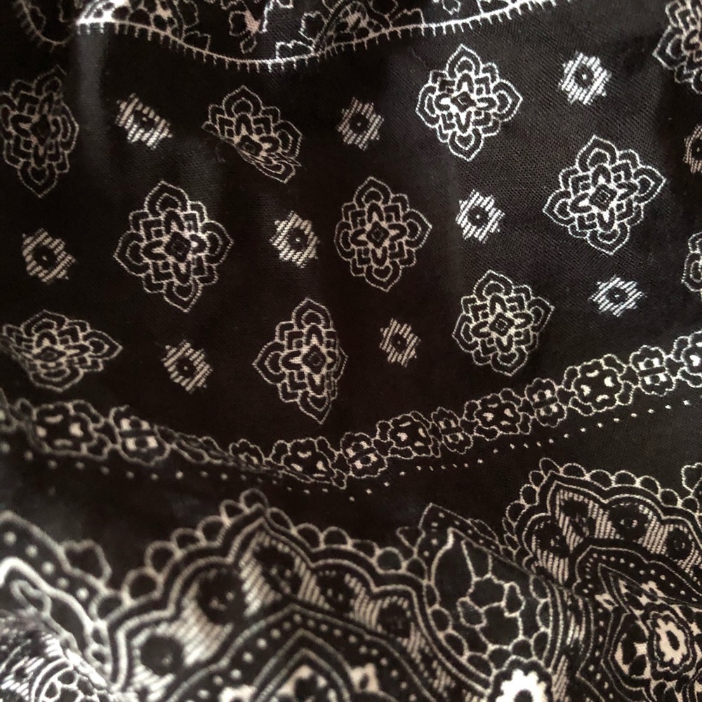 Subdued Crop Top - Picture 4 of 4